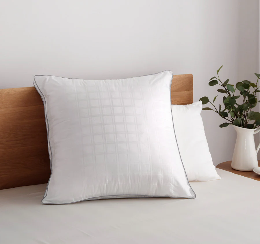 Deluxe Hotel 800g Soft and Medium European Pillow - Image 2