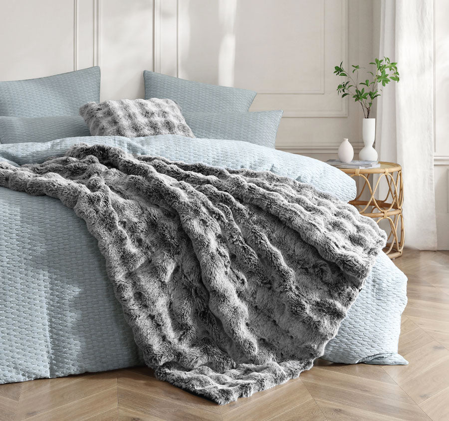 Rabbit Fur 127x152cm Throw Rug Grey - Image 3